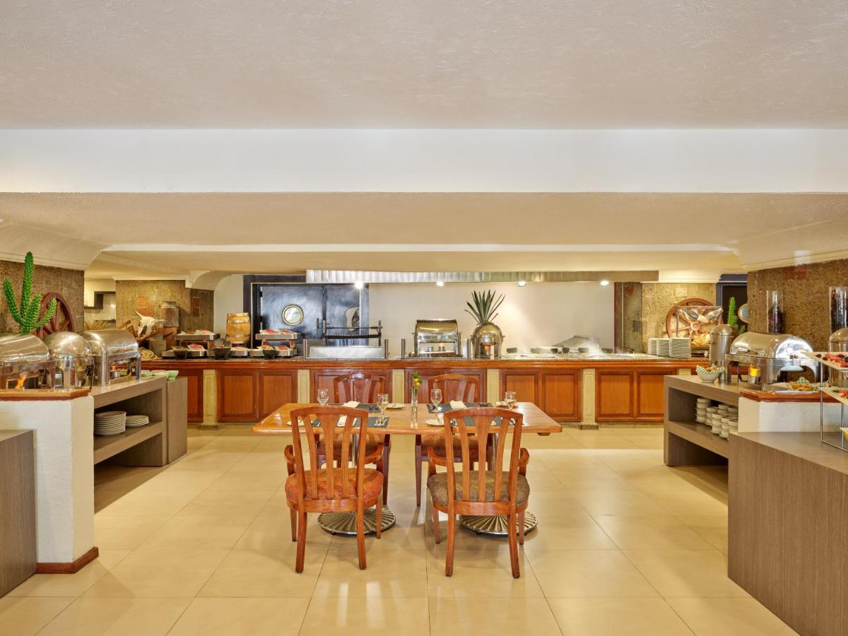 Fiesta Americana Reforma Kota Meksiko Bagian luar foto The buffet at the hotel