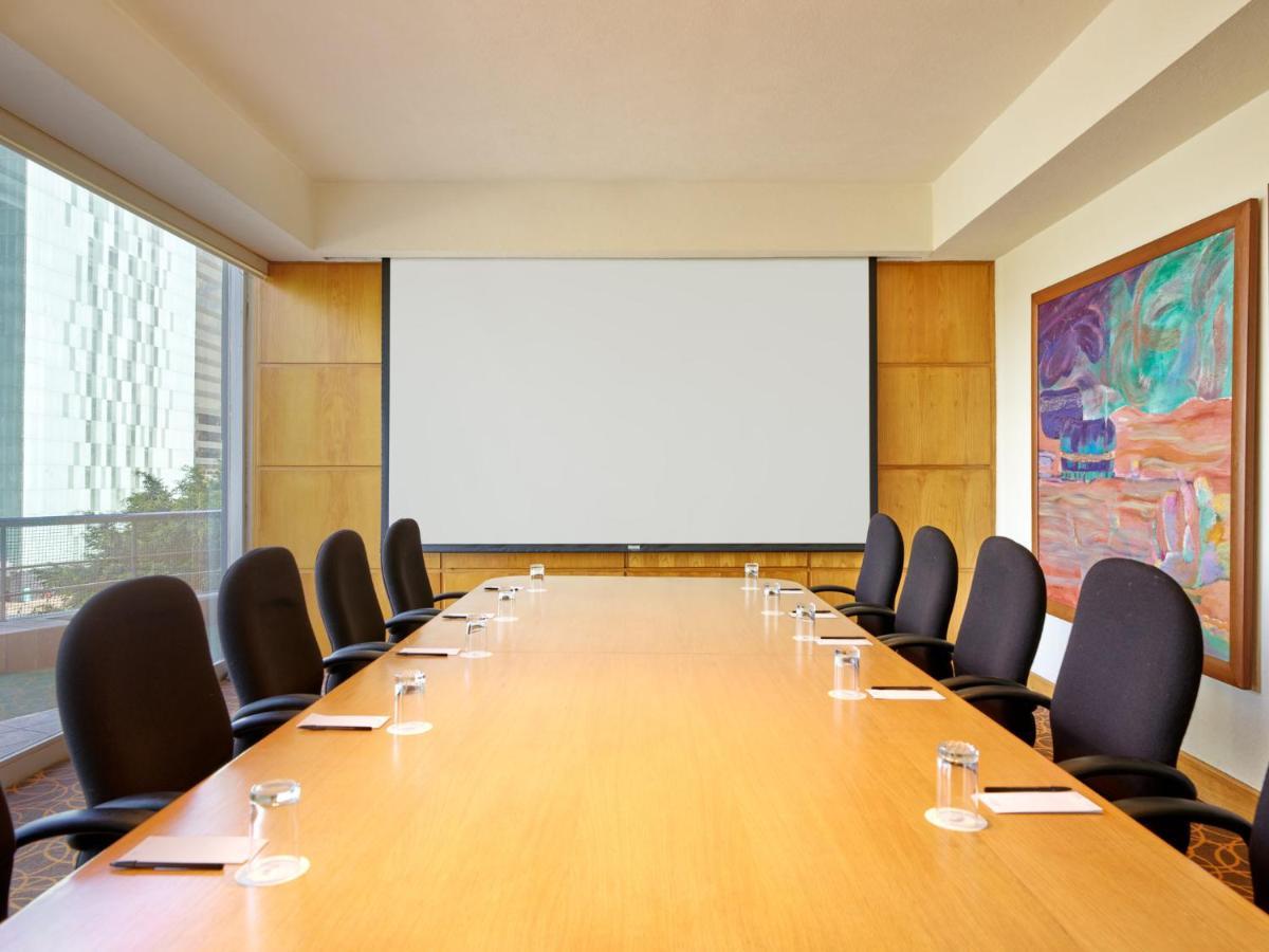 Fiesta Americana Reforma Kota Meksiko Bagian luar foto A boardroom at a hotel
