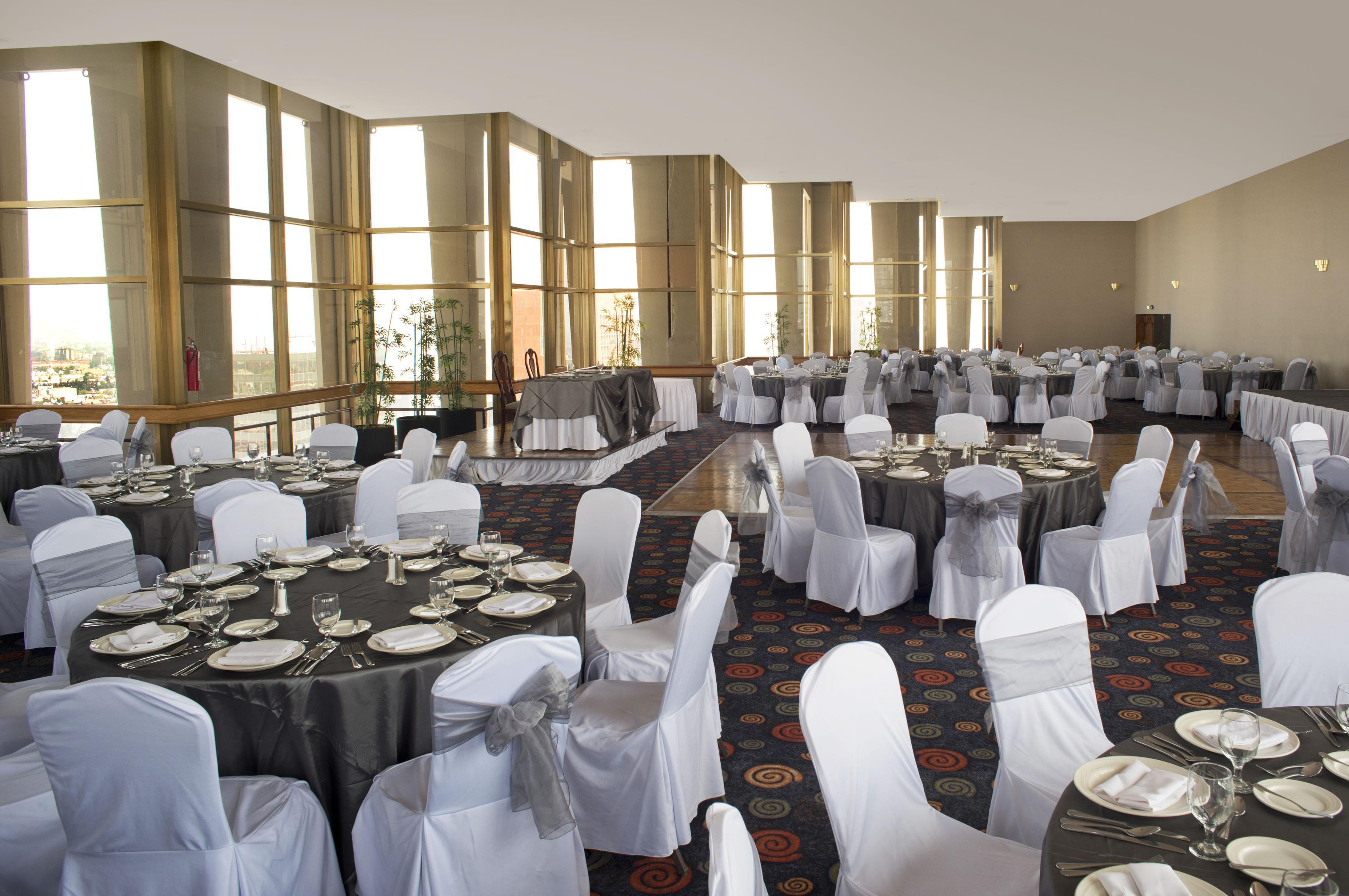 Fiesta Americana Reforma Kota Meksiko Bagian luar foto The ballroom at the Sheraton Centre
