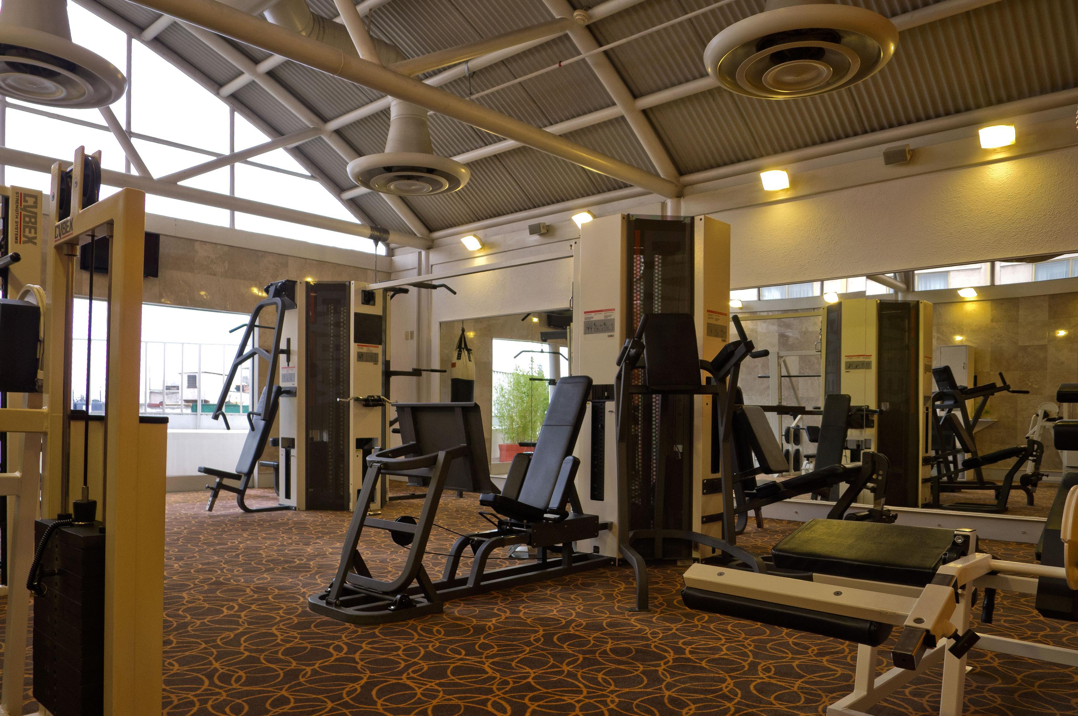 Fiesta Americana Reforma Kota Meksiko Bagian luar foto The gym at the hotel