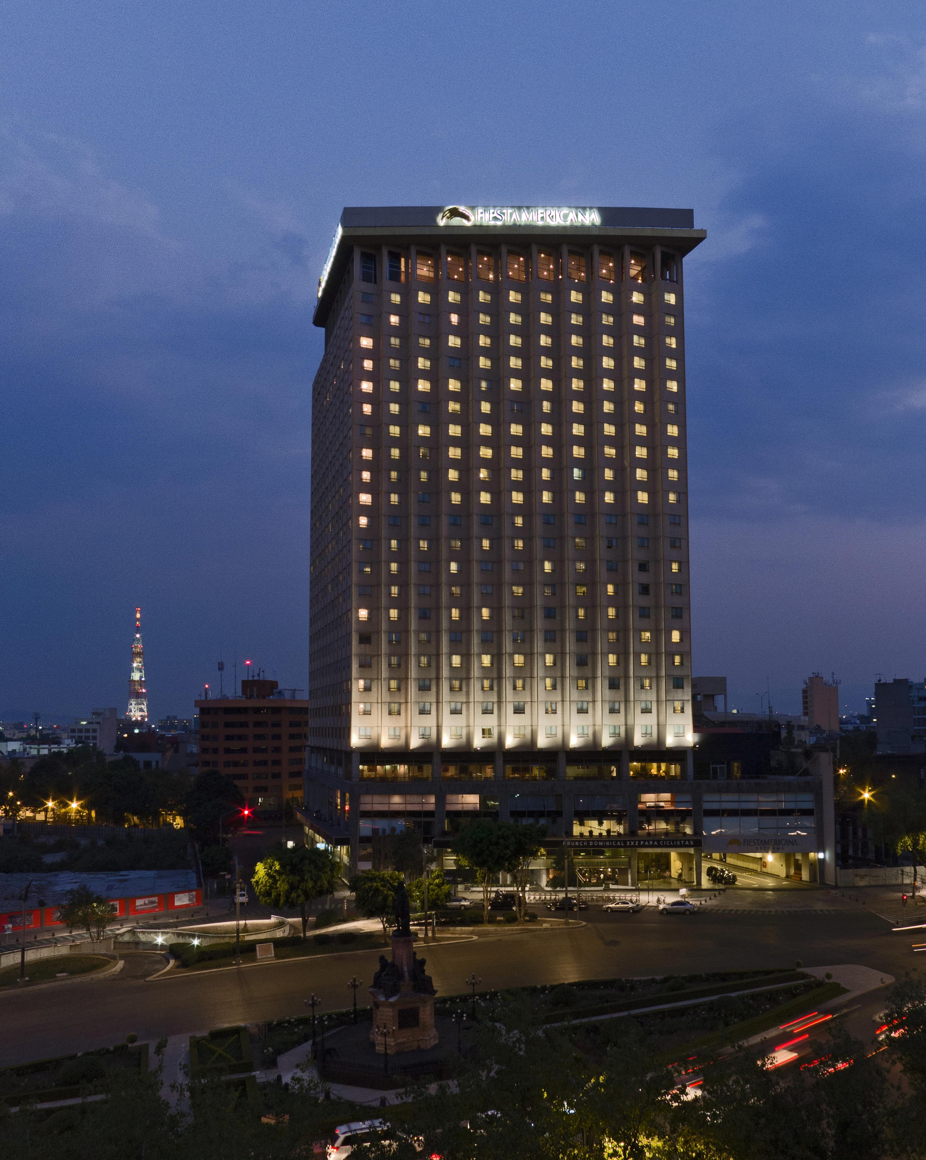 Fiesta Americana Reforma Kota Meksiko Bagian luar foto The hotel at night